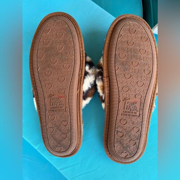 MUK LUKS Maren Faux Fur Thong Cheetah Pattern Flat Memory Foam Slippers Sz 9-10 - Picture 8 of 9